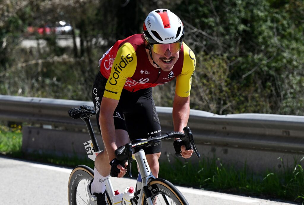 Hugo Toumire victime d&rsquo;une commotion c&eacute;r&eacute;brale sur la 1e &eacute;tape du Crit&eacute;rium du Dauphin&eacute; 2025