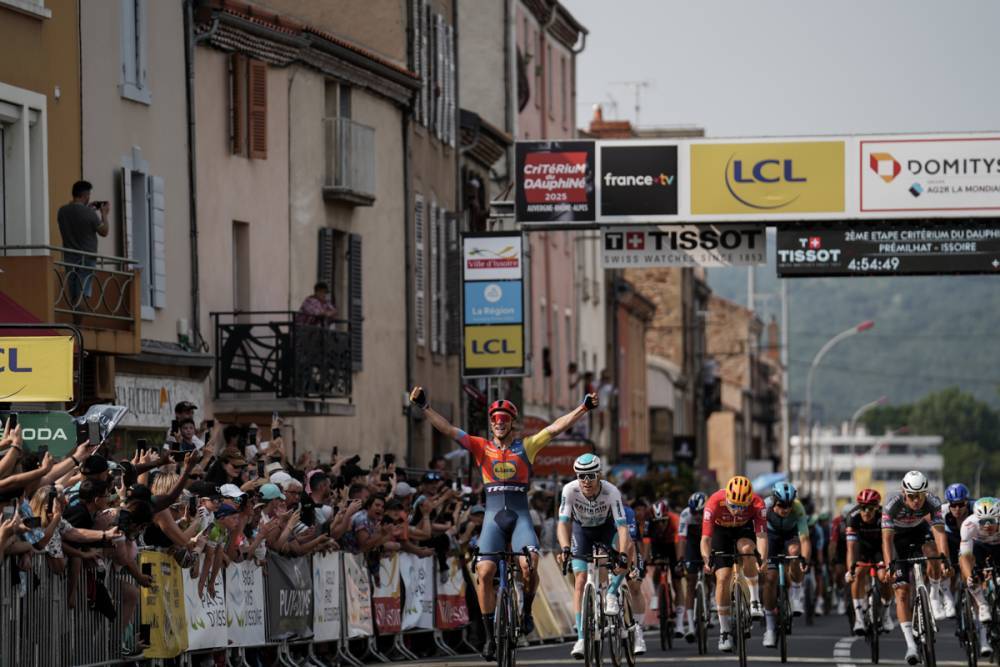 Jonathan Milan au sprint sur la 2e &eacute;tape du Crit&eacute;rium du Dauphin&eacute; 2025