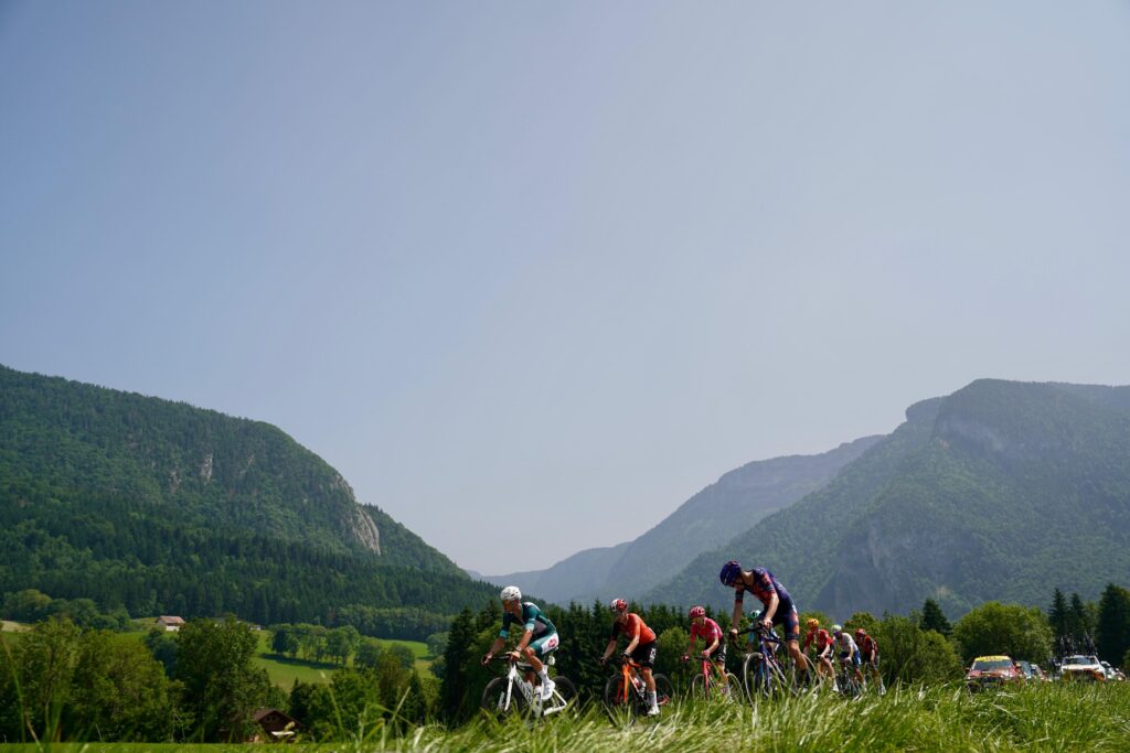 La 7e &eacute;tape du Crit&eacute;rium du Dauphin&eacute; 2025 en d&eacute;tails : le profil, les favoris, le direct