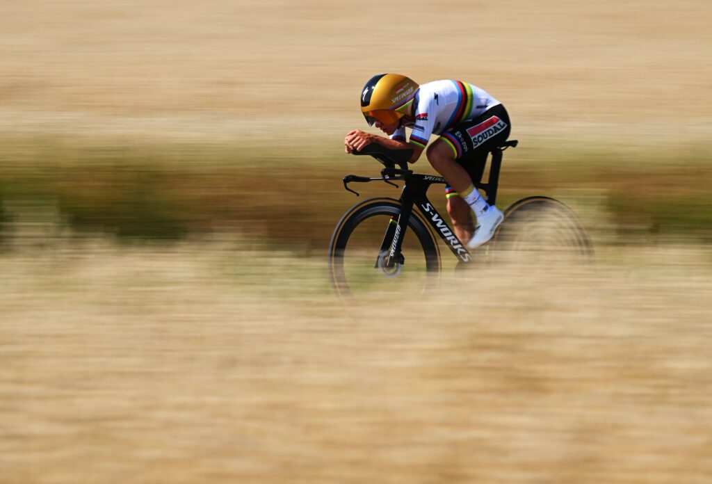 Remco Evenepoel pulv&eacute;rise le chrono de la 4e &eacute;tape du Crit&eacute;rium du Dauphin&eacute; 2025