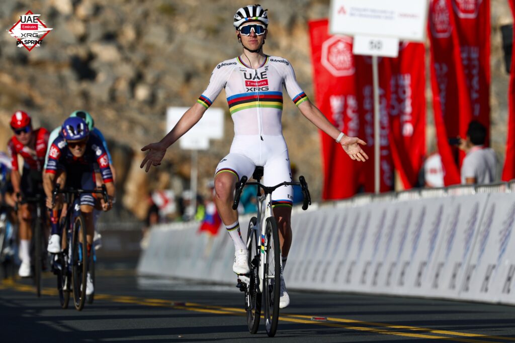 UAE Team Emirates XRG autour de Tadej Pogacar pour le Crit&eacute;rium du Dauphin&eacute; 2025