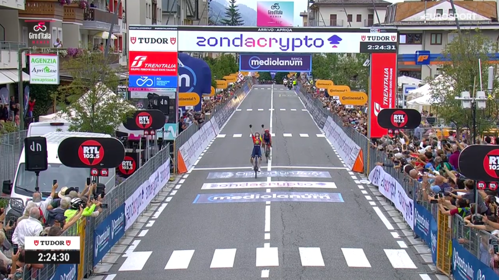 Anna Henderson au sommet sur la 2e &eacute;tape du Giro Femmes 2025