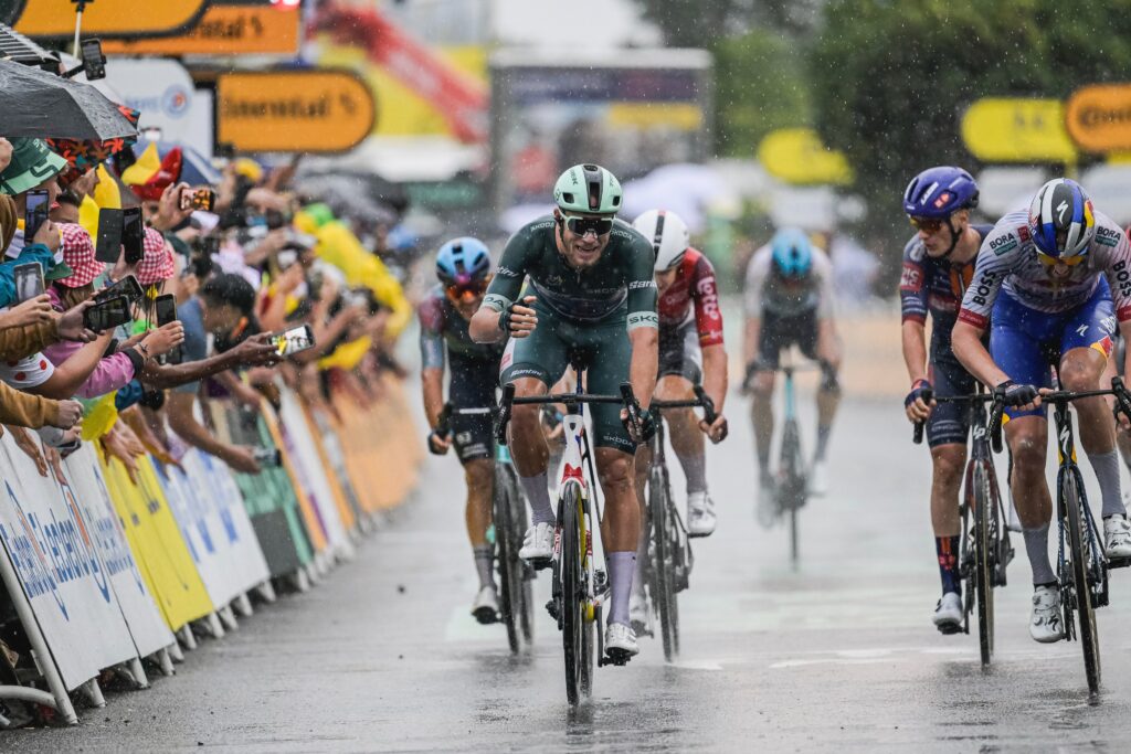 Jonathan Milan double la mise sur la 17e &eacute;tape du Tour de France 2025