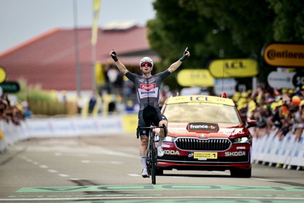 Le num&eacute;ro en solitaire de Kaden Groves sur la 20e &eacute;tape du Tour de France 2025