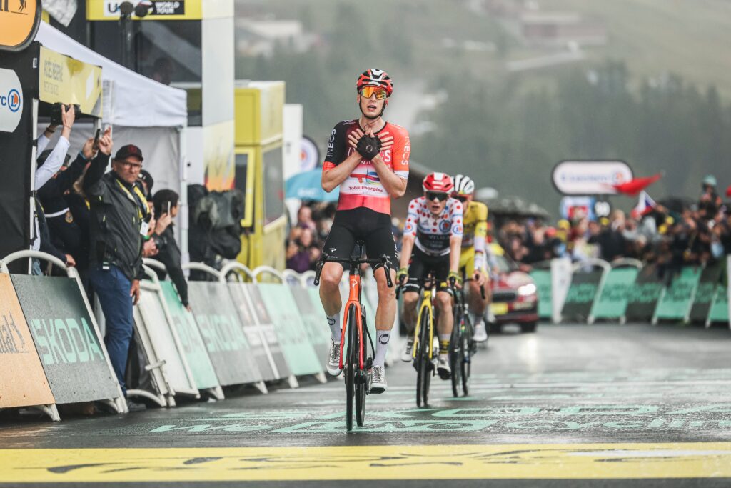 Thymen Arensman au bout de l&rsquo;effort sur la 19e &eacute;tape du Tour de France 2025