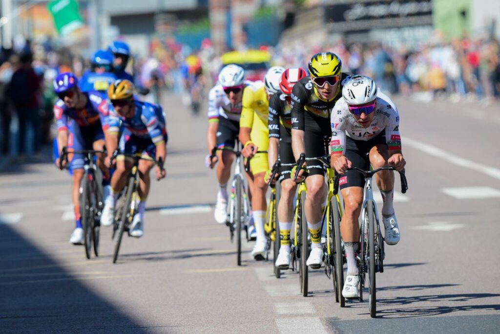La 6e &eacute;tape du Tour de France 2025 en d&eacute;tails : le profil, les favoris, le direct