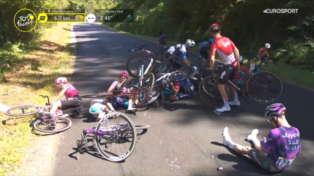 DIRECT : Une grosse chute envoie Buitrago et Almeida au sol sur la 7e &eacute;tape du Tour de France 2025 (vid&eacute;o)