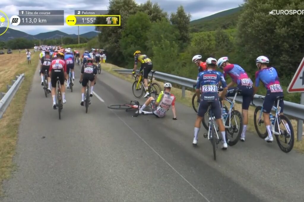 DIRECT : Louis Barr&eacute; &agrave; nouveau au sol sur la 17e &eacute;tape du Tour de France 2025 (vid&eacute;o)