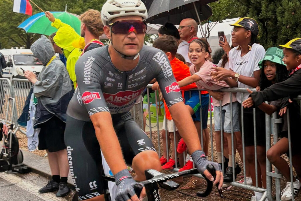 Jonas Rickaert &eacute;cope d&rsquo;un carton jaune pour intimidation sur la 17e &eacute;tape du Tour de France 2025
