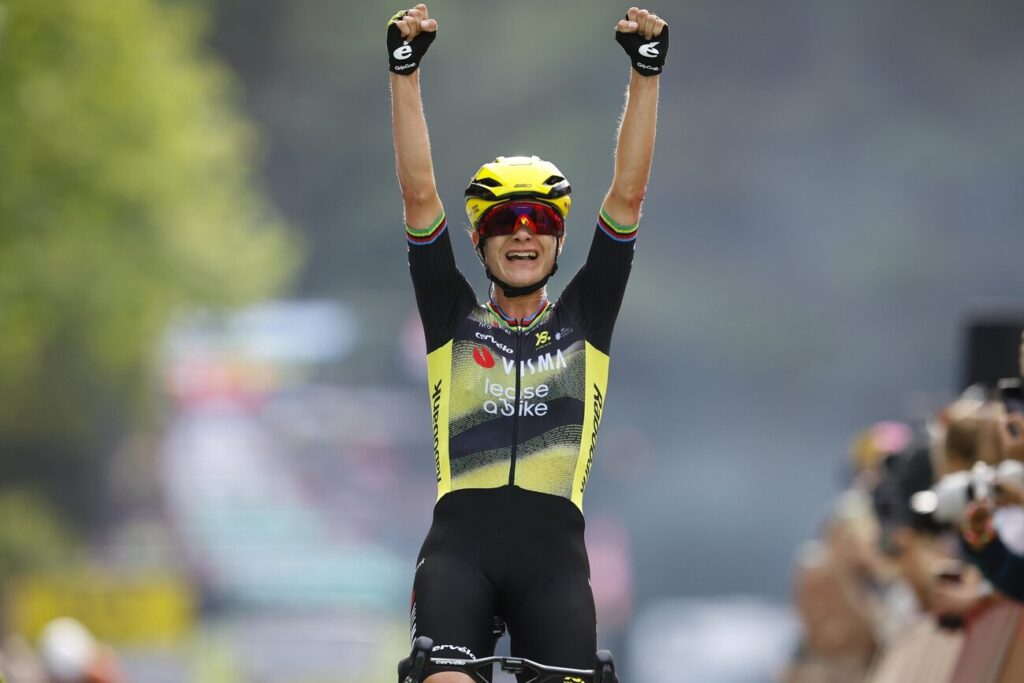 L&rsquo;inusable Marianne Vos s&rsquo;adjuge la 1&egrave;re &eacute;tape du Tour de France Femmes 2025, Ferrand-Pr&eacute;vot 3e