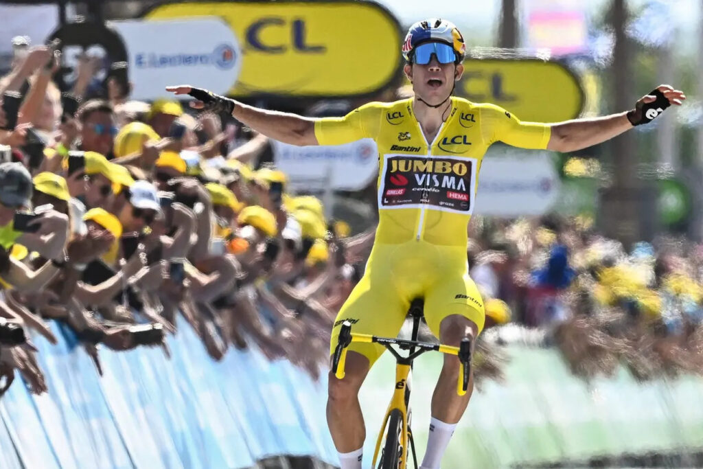 Wout van Aert prend son envol sur le Tour de France 2022 entre Dunkerque et Calais