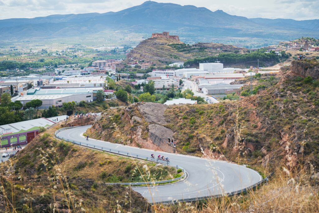 DIRECT : 5 coureurs &eacute;chapp&eacute;s sur la 9e &eacute;tape de La Vuelta 2025