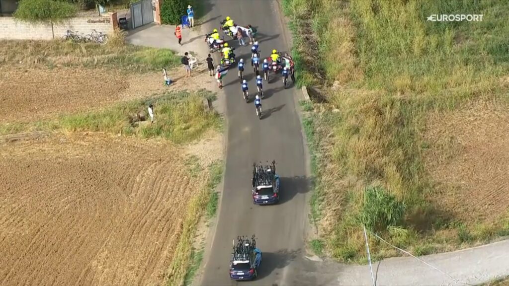 DIRECT : Des manifestants tentent de bloquer la route &agrave; Israel-Premier Tech sur le chrono par &eacute;quipes de la 5e &eacute;tape de La Vuelta 2025