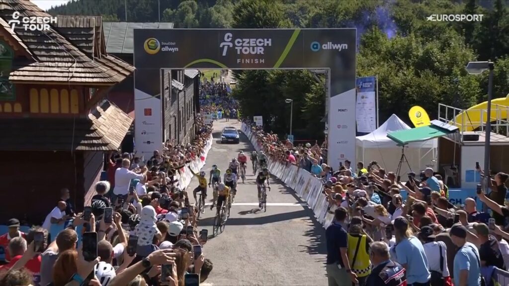 Jannis Peter cr&eacute;e la sensation sur la 4e &eacute;tape du Tour de Tch&eacute;quie 2025, Junior Lecerf sacr&eacute;
