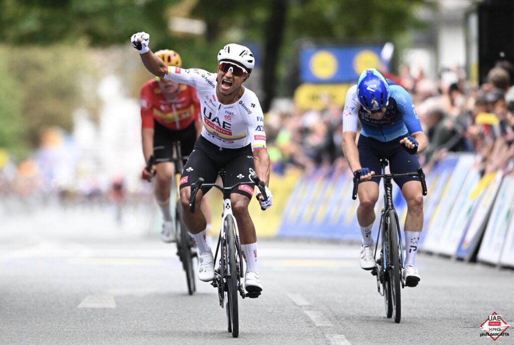 Jhonatan Narvaez saute Sheehan sur la ligne sur la 2e &eacute;tape du Tour d&rsquo;Allemagne 2025