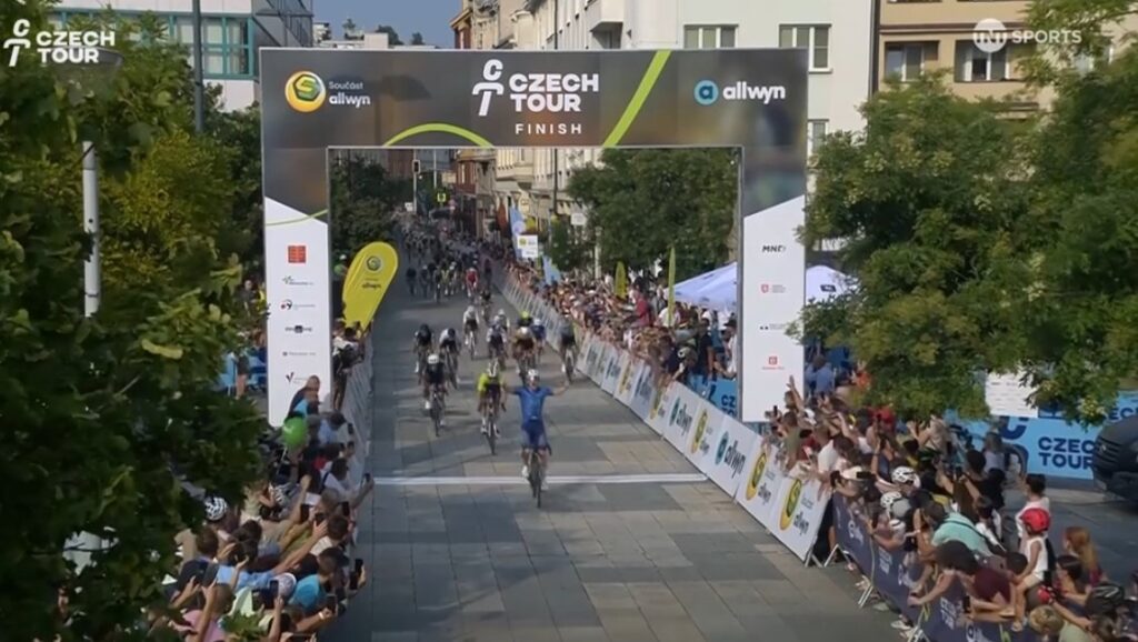 Liam Walsh surprend sur la 3e &eacute;tape du Tour de Tch&eacute;quie 2025