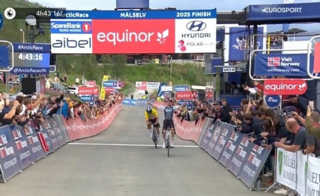 Tom Pidcock s&rsquo;adjuge la 3e &eacute;tape de l&rsquo;Arctic Race of Norway 2025