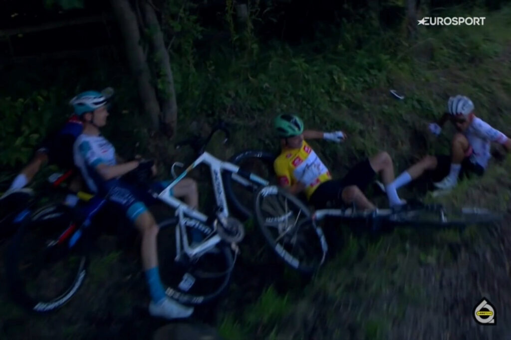 DIRECT : La 3e &eacute;tape du Tour de Pologne 2025 neutralis&eacute;e apr&egrave;s une lourde chute impliquant Paul Lapeira (vid&eacute;o)