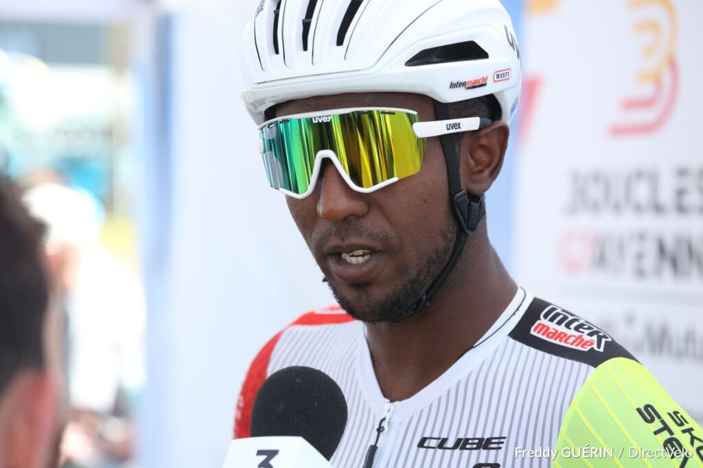 Biniam Girmay au d&eacute;part des Championnats du Monde 2025 au Rwanda
