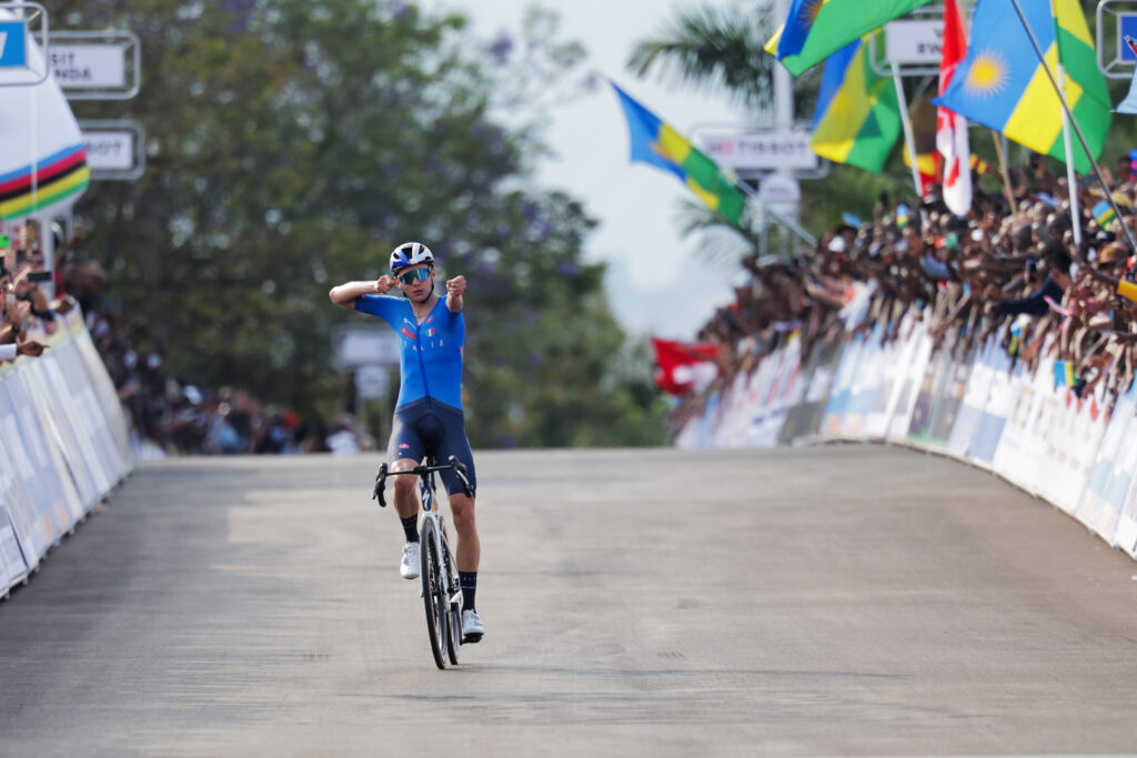Lorenzo Finn sacr&eacute; en solitaire chez les Espoirs aux Championnats du Monde 2025