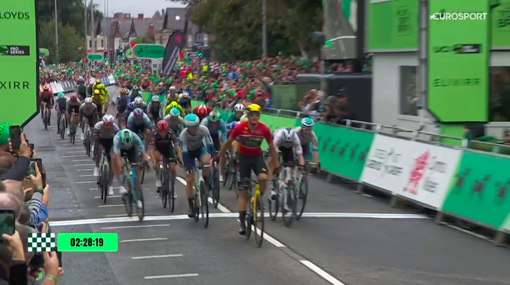 Olav Kooij remporte la 6e &eacute;tape du Tour de Grande-Bretagne 2025, Romain Gr&eacute;goire couronn&eacute;