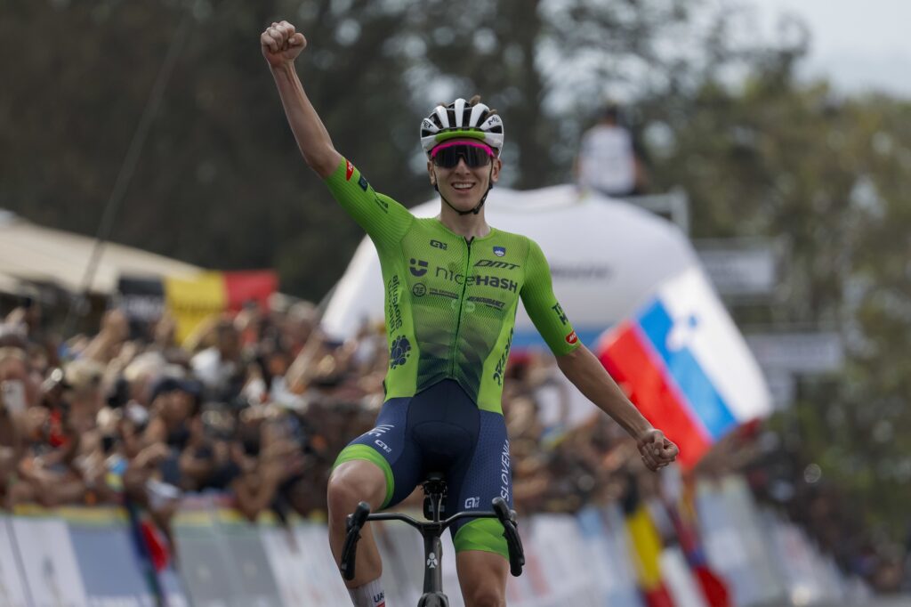 Tadej Pogacar de nouveau sacr&eacute; apr&egrave;s un num&eacute;ro sur les Championnats du Monde 2025