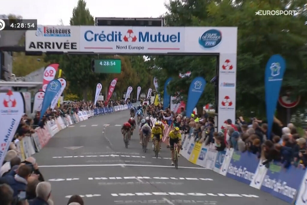 Olav Kooij domine le sprint et remporte le Grand Prix d&rsquo;Isbergues 2025