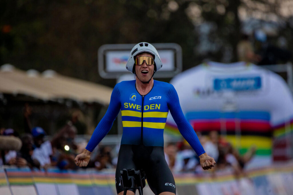 Jakob Soderqvist d&eacute;croche l&rsquo;or sur le contre-la-montre U23 des Championnats du Monde 2025, Maxime Decomble en bronze