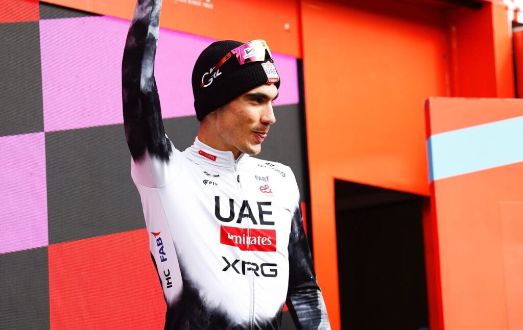 Juan Ayuso annonce son d&eacute;part de chez UAE Team Emirates XRG !