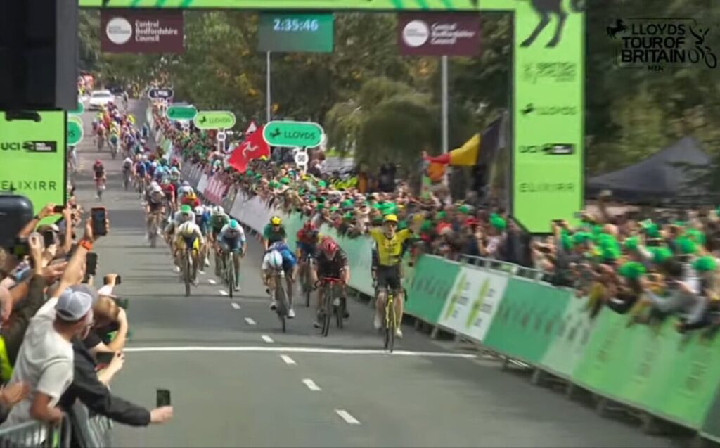 Matthew Brennan s&rsquo;offre la 3e &eacute;tape du Tour de Grande-Bretagne 2025