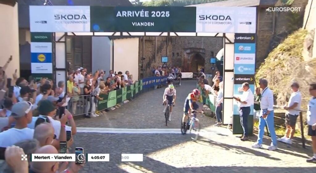 Mattias Skjelmose prive de victoire Jordan Jegat sur la 3e &eacute;tape du Tour de Luxembourg 2025