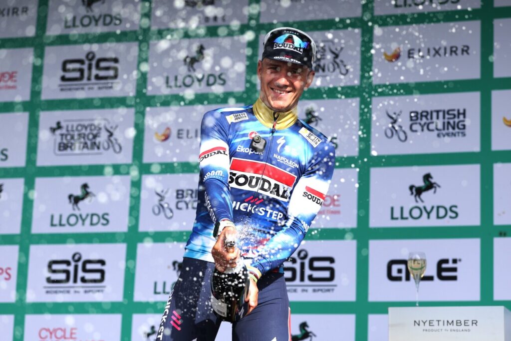 Remco Evenepoel mis &agrave; l&rsquo;amende lors de la 5e &eacute;tape du Tour de Grande-Bretagne 2025 (vid&eacute;o)