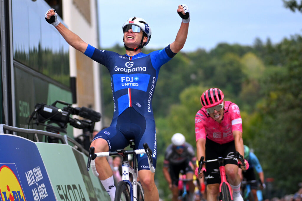 Romain Gr&eacute;goire &eacute;c&oelig;ure ses adversaires sur la 1re &eacute;tape du Tour de Luxembourg 2025