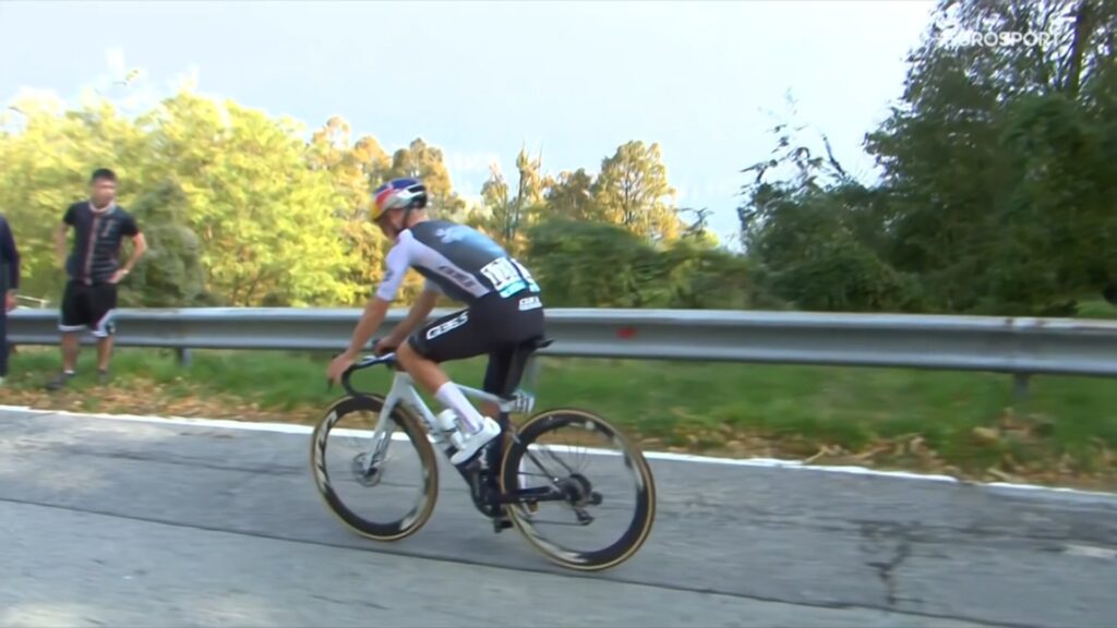 DIRECT : Tom Pidcock impliqu&eacute; dans une chute sur le Tour de Lombardie 2025
