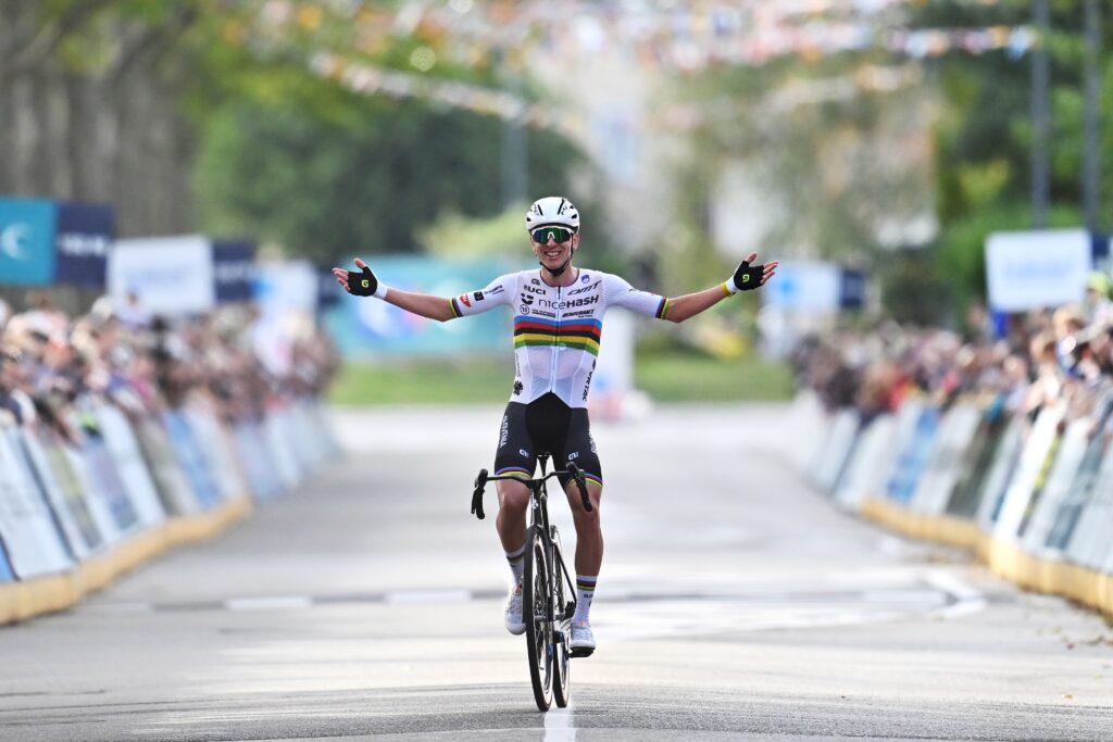Le nouveau r&eacute;cital de Tadej Pogacar sur les Championnats d&rsquo;Europe 2025, Seixas en bronze