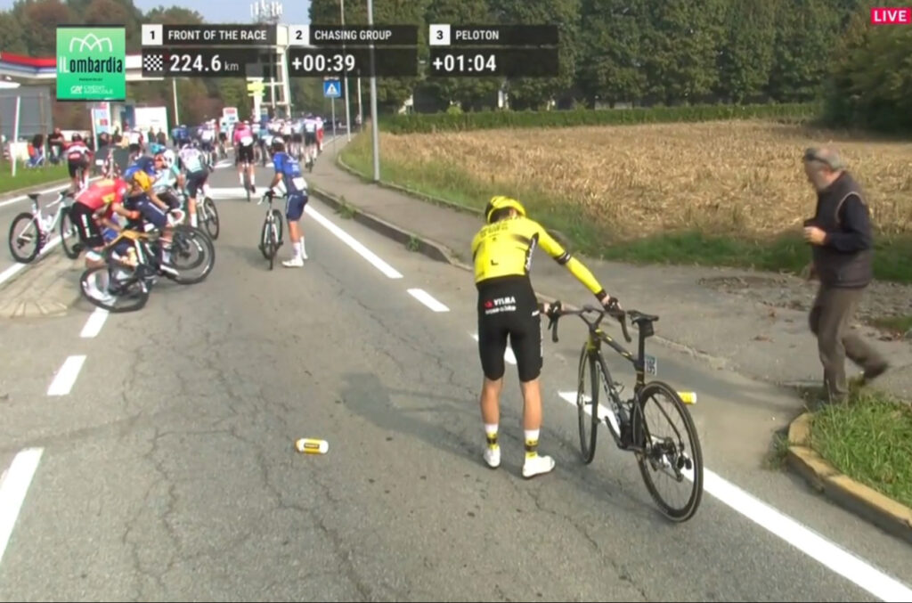 DIRECT : Sepp Kuss part &agrave; la faute et chute sur le Tour de Lombardie 2025