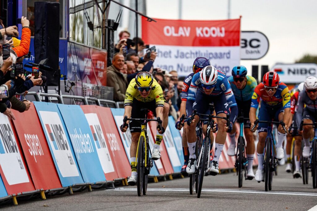 Tim Merlier surclasse la concurrence &agrave; l&rsquo;occasion de la 1e &eacute;tape du Tour de Hollande 2025