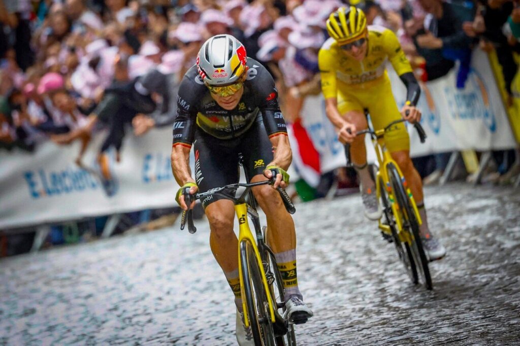 Wout van Aert brave (d&eacute;j&agrave;) les pav&eacute;s de Paris-Roubaix 2026 !