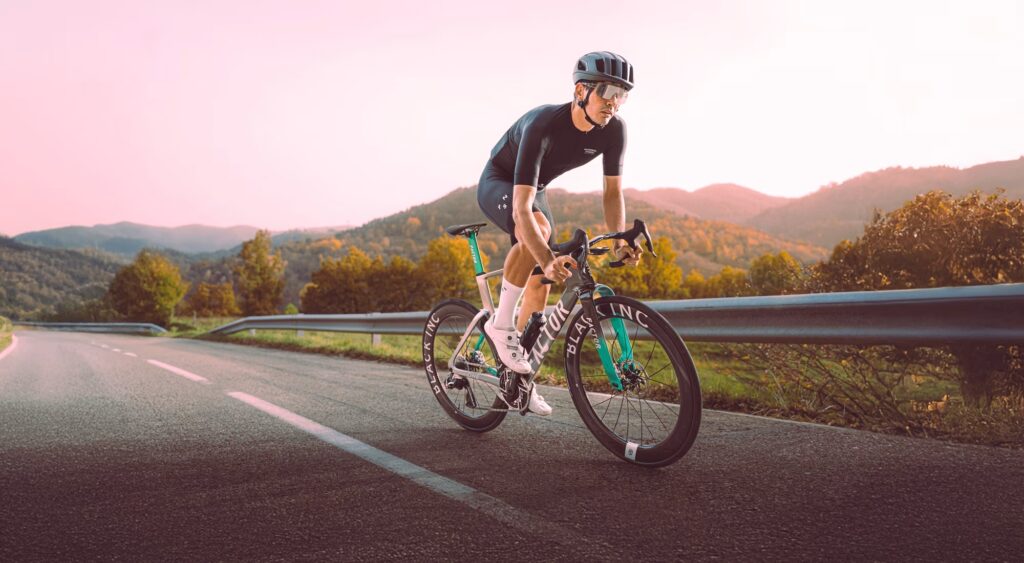 Factor ONE : le nouveau v&eacute;lo a&eacute;rodynamique qui repousse les limites