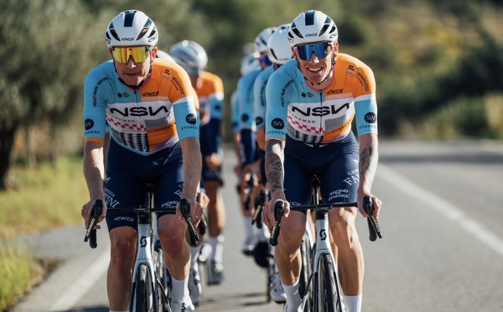 La formation NSN pr&eacute;sente son maillot pour la saison 2026