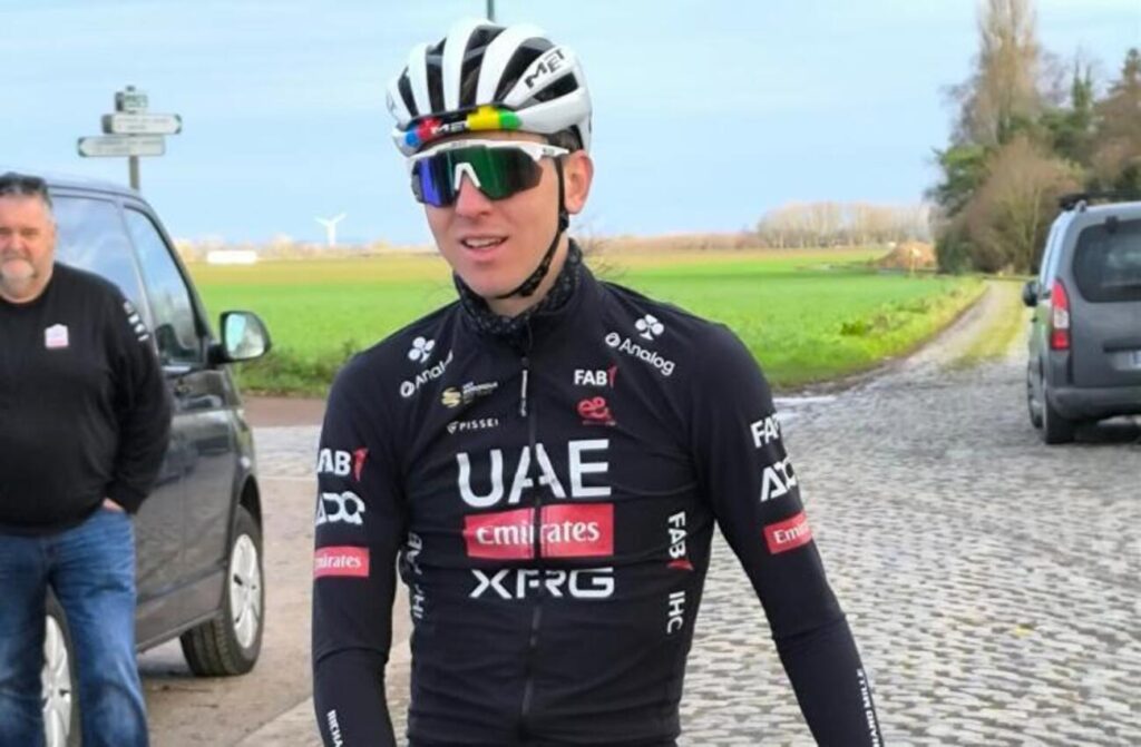 Tadej Pogacar est venu se tester sur les pav&eacute;s de Paris-Roubaix 2026