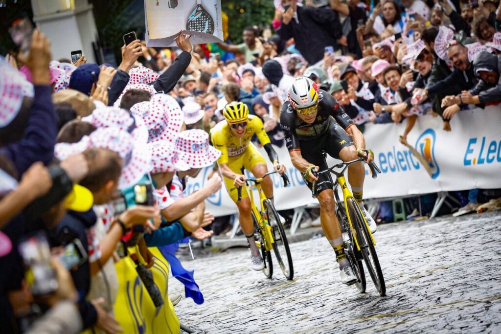 Comment Wout van Aert est-il parvenu &agrave; prendre le dessus sur Tadej Pogacar &agrave; Montmartre ?