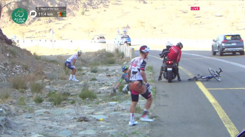 DIRECT : L&rsquo;&eacute;norme chute de Fabien Grellier dans le final de la 3e &eacute;tape de l&rsquo;AlUla Tour 2026 (Vid&eacute;o)