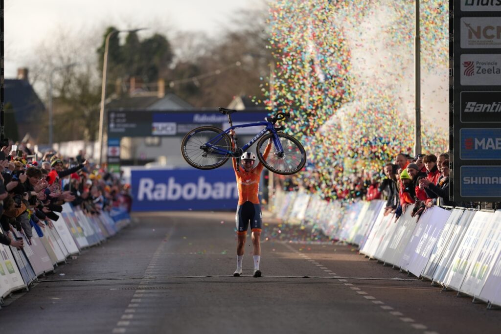 Cyclo-cross &ndash; Mondiaux 2026 : Lucinda Brand sacr&eacute;e championne du monde, tripl&eacute; pour les Pays-Bas