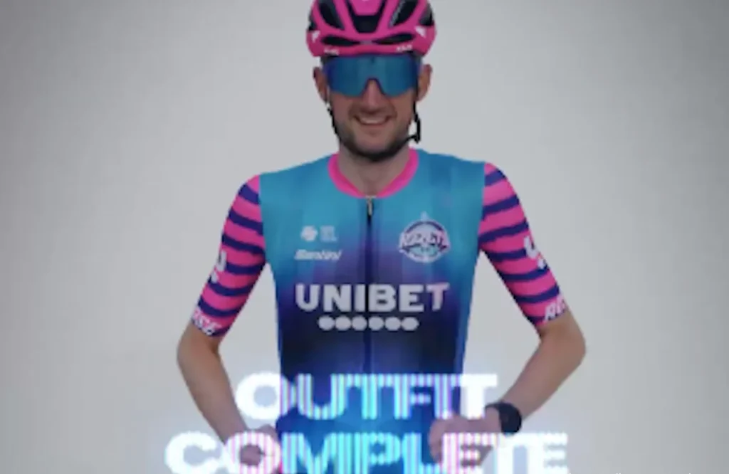 Quand Wout Poels se met &agrave; nu pour pr&eacute;senter le maillot 2026 d&rsquo;Unibet Rose Rockets (vid&eacute;o)