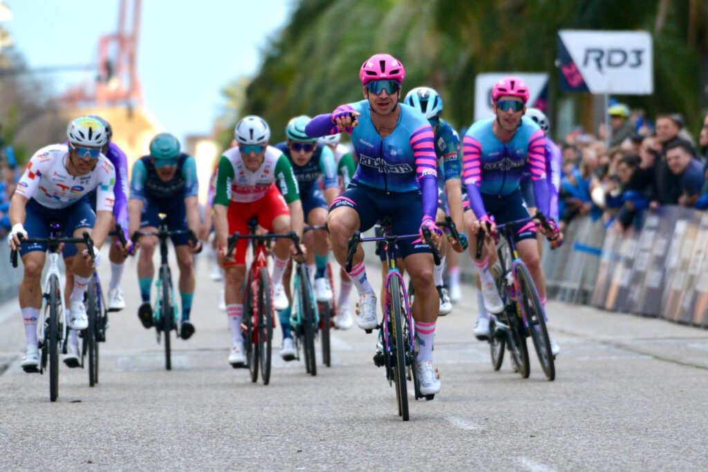 Dylan Groenewegen au sprint devant Magnier sur la Classique de Valence 2026