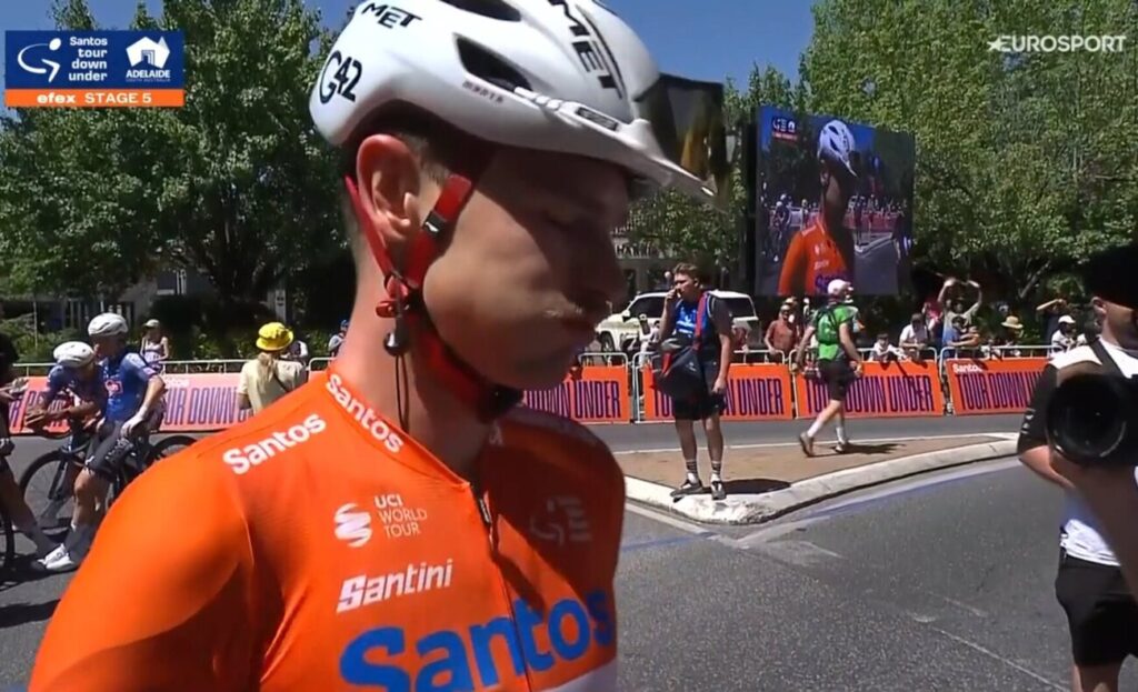 L&rsquo;improbable chute de Jay Vine sur le Tour Down Under 2026 caus&eacute;e par des&hellip; kangourous ! (Vid&eacute;o)