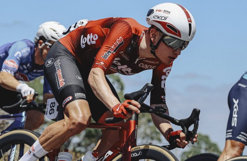 Bless&eacute;, Lennert Van Eetvelt renonce &agrave; poursuivre le Tour Down Under 2026