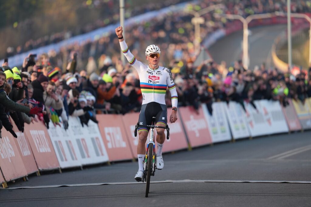 Coupe du Monde 2025-2026 &ndash; Hoogerheide #12 : r&eacute;sultats et classement Elites Hommes, Mathieu van der Poel 1e