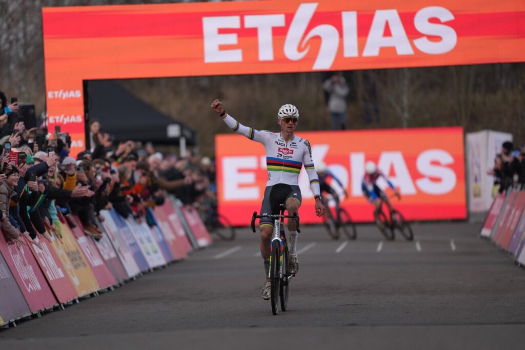 Coupe du Monde 2025-2026 &ndash; Maasmechelen #11 : r&eacute;sultats et classement Elites Hommes, Mathieu van der Poel 1e